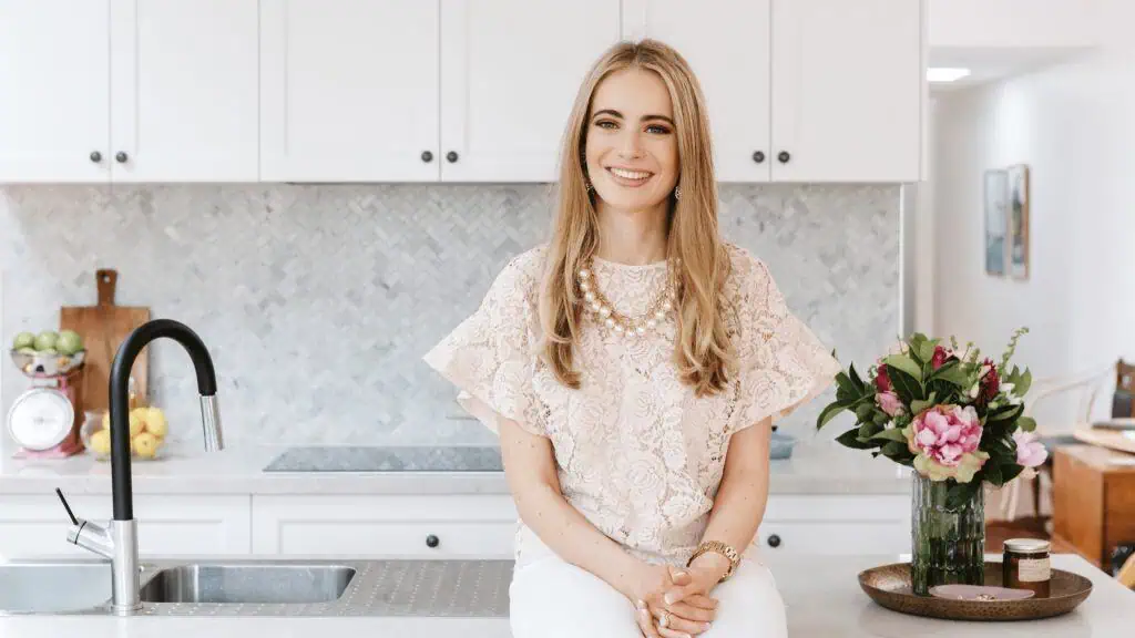 Diseñador de Interiores - Diseñadora de interiores feliz