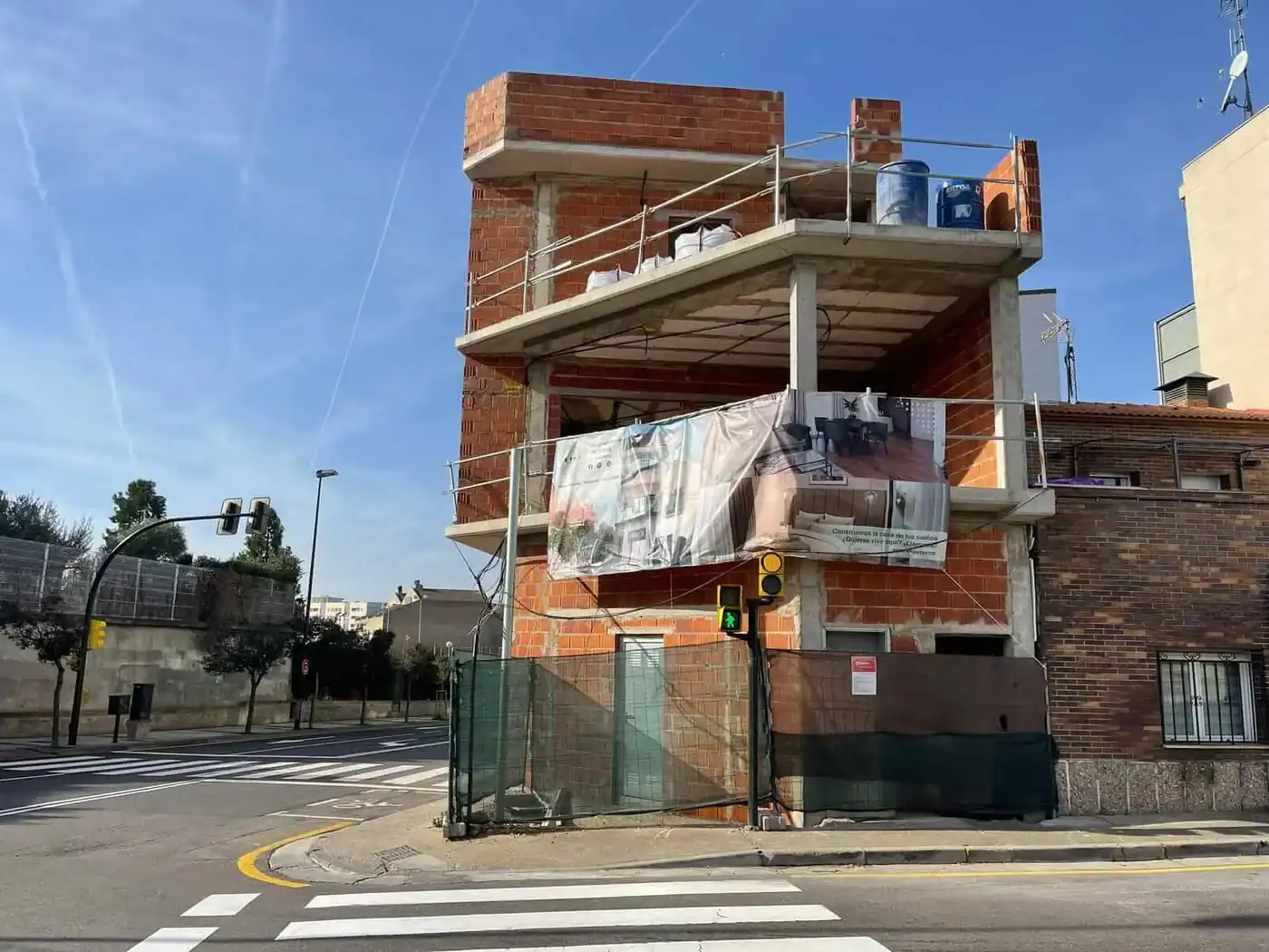 Vivienda en construcción para ilustrar la diferencia entre proyectar y ejecutar