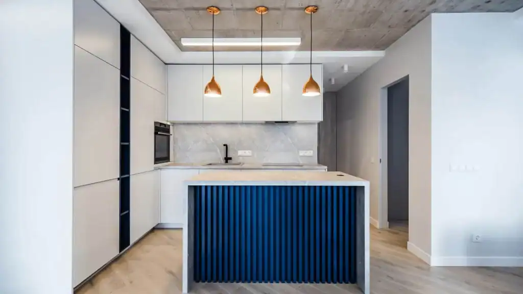 Cocina abierta en una vivienda reformada en Zaragoza