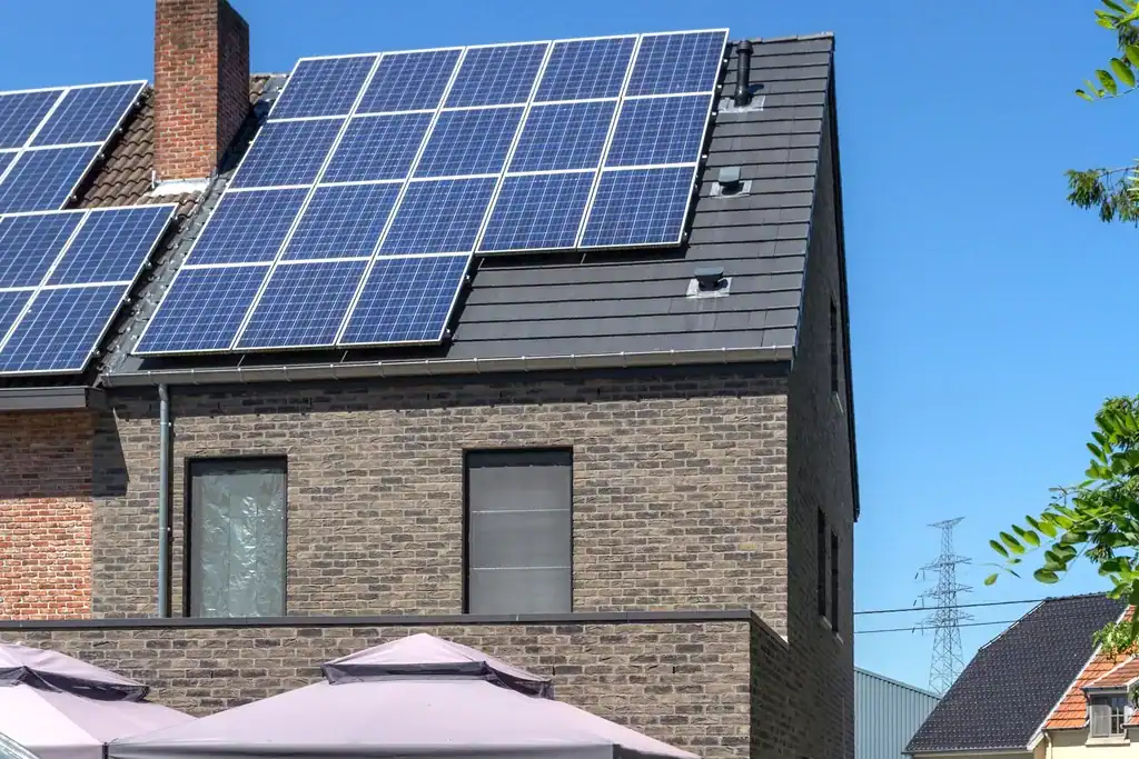 Edificio con integracion de energias renovables para el post Integración de energías renovables en edificios en España