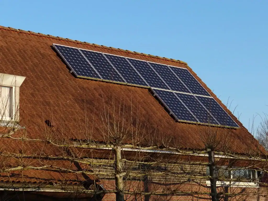 Cubierta con integracion arquitectonica de instalaciones fotovoltaicas para el post Integración arquitectónica de instal