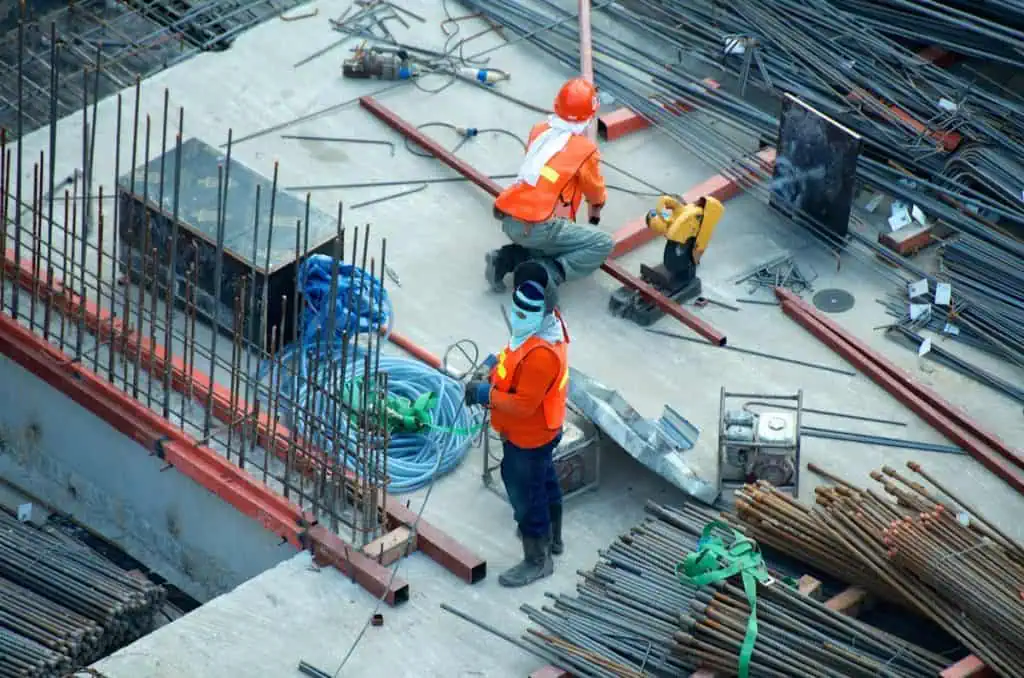 Construcción de vivienda unifamiliar en parcela de Zaragoza: cimentación y estructura en proceso de ejecución