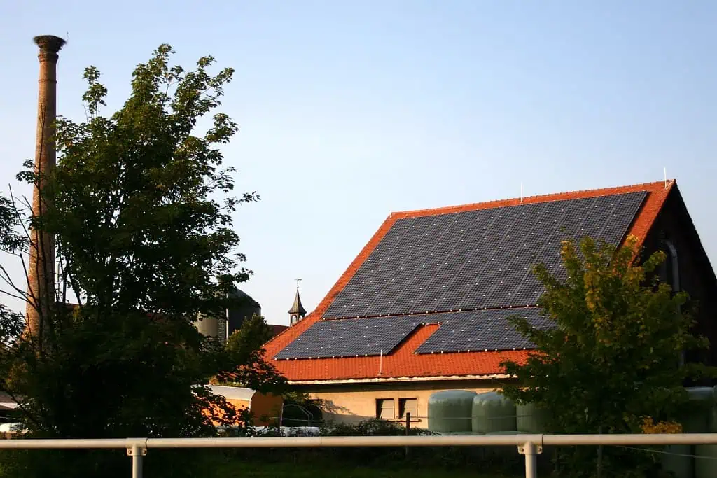 Parque fotovoltaico en entorno rural con implantacion a gran escala para el post Diseño de Parques Fotovoltaicos Integra
