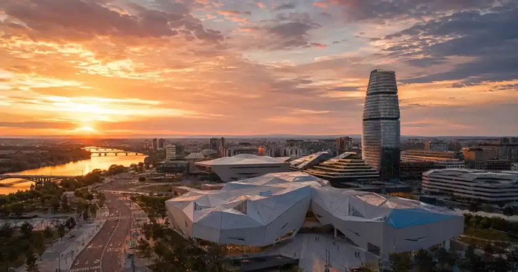 Vista panoramica de Zaragoza con arquitectura moderna e innovadora creada por despacho visionario
