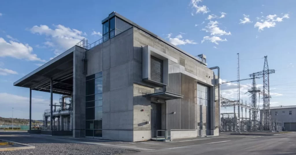 Edificio industrial técnico para el sector energético con estructuras de central eléctrica, arquitectura para energía y minería