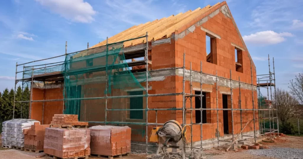 Vivienda unifamiliar en fase de albanileria y cerramiento de fachada